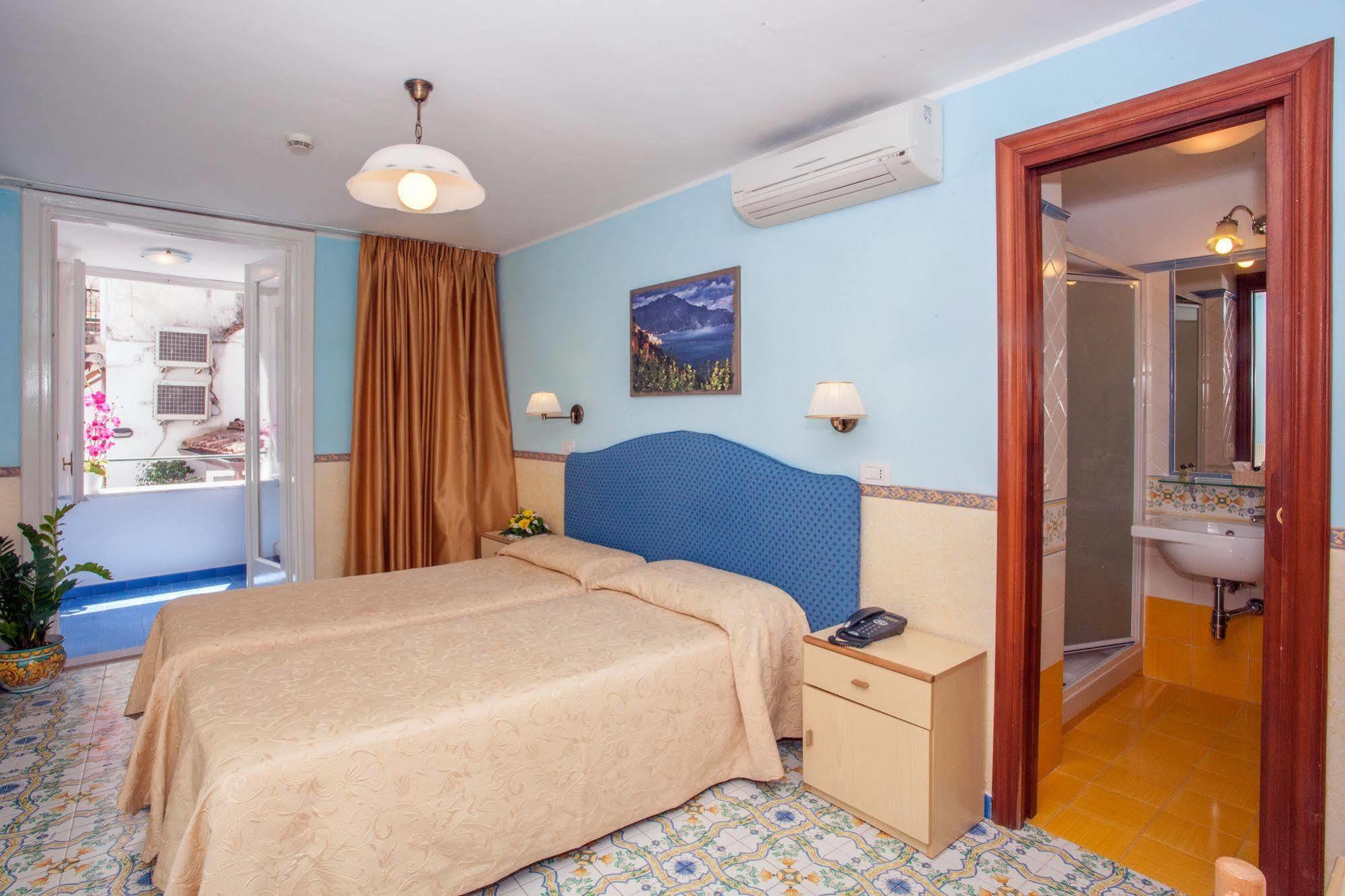 Hotel Amalfi 3*